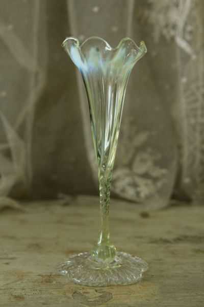 アンティークフラワーベース イギリス ヴァセリンガラス ウランガラス 