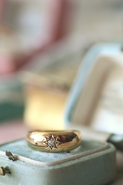 ヴィクトリアンジプシーリング　オールドヨーロピアンカットダイヤモンド　アンティークエンゲージリング　婚約指輪　イギリス　アンティークストリュフ 20240514