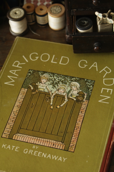 ケイト・グリーナウェイのマリーゴールドガーデン Kate Greenaway Marigold Garden イギリス 児童書 アンティークストリュフ  20240410 【Antiques Truffle 京都 鹿ケ谷】