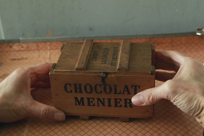 CHOCOLAT MENIER のオルゴール　リスト　コンソレーション　ウッドコンテナ　フランス　アンティークストリュフ