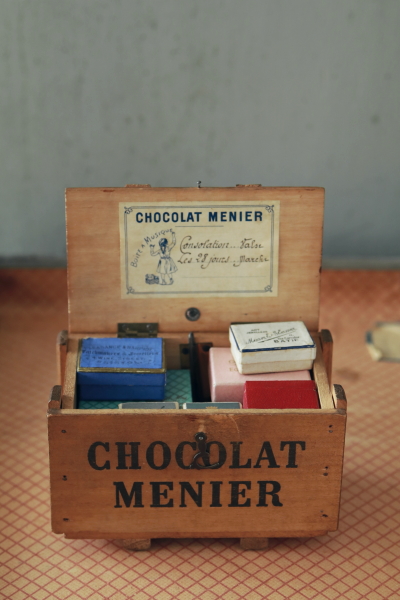 CHOCOLAT MENIER のオルゴール　リスト　コンソレーション　ウッドコンテナ　フランス　アンティークストリュフ 20250121