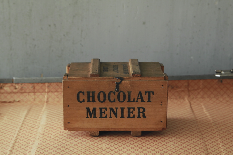 CHOCOLAT MENIER のオルゴール　リスト　コンソレーション　ウッドコンテナ　フランス　アンティークストリュフ