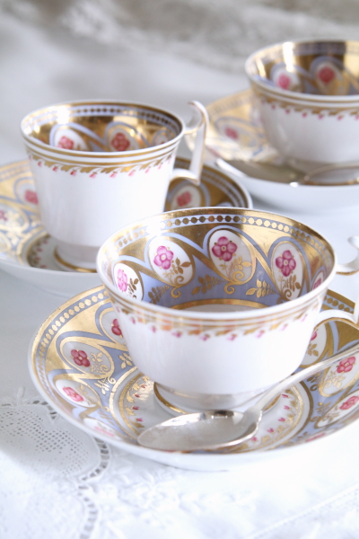 SPODE　金彩と花のティーカップ　コーヒーカップ　イギリス　アンティークストリュフ