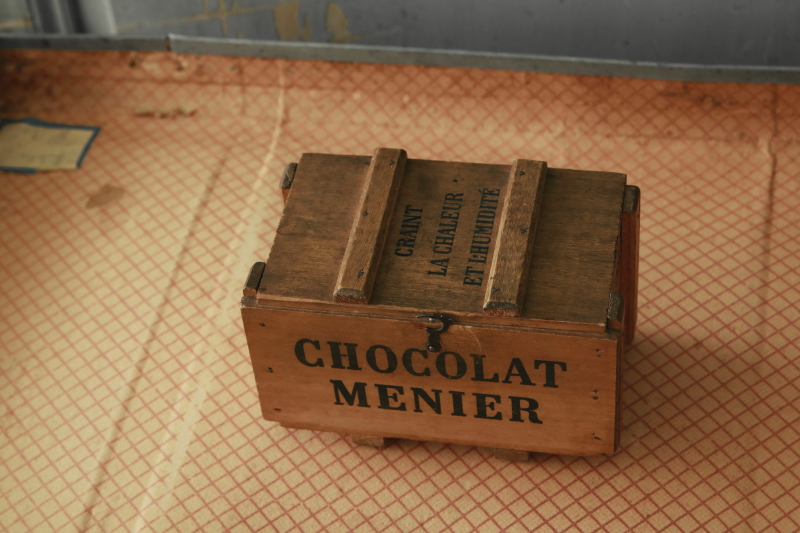 CHOCOLAT MENIER のオルゴール　リスト　コンソレーション　ウッドコンテナ　フランス　アンティークストリュフ