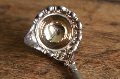 ウッドハンドルシルバースモールレードル　Cohr　デンマーク　アンティークストリュフ