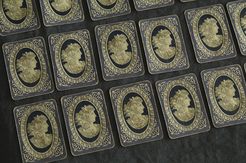 レザーケースのプレイングカード　トランプ　patience　イギリス　アンティークストリュフ