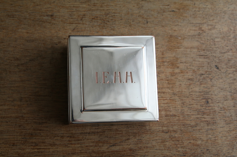 シルバープレートシガレットボックス　イギリス