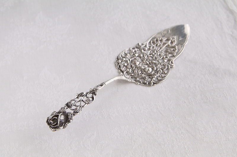 薔薇のシルバーケーキサーバー　ドイツ　アンティークストリュフ
