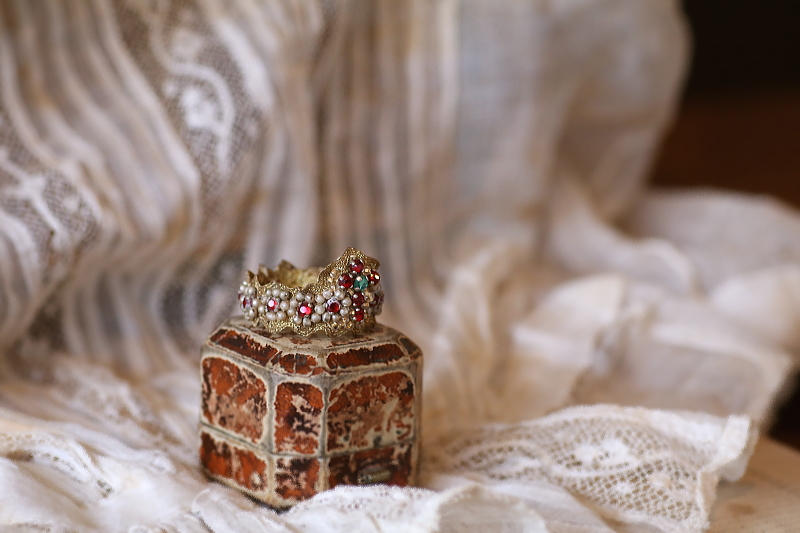 聖母マリア像のビーズの冠　フランス　アンティークストリュフ