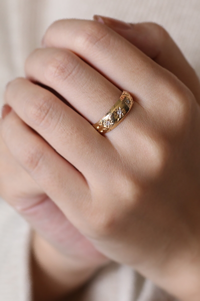 3ストーンダイヤモンドジプシーリング　三つ星　エンゲージリング　マリッジリング　イギリス アンティークストリュフ