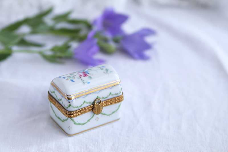 リモージュポーセリンボックス　limoges フランス　アンティークストリュフ