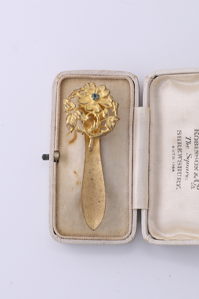 アールヌーボーの花シャトレーンフック　フランス　アンティークストリュフ