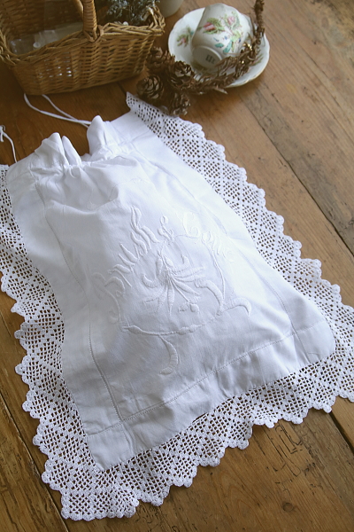 刺繍とクロッシェレース　ブラシ＆コームバッグ アンティークストリュフ 20250916