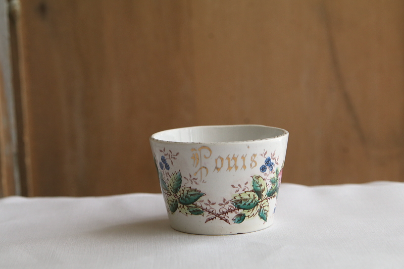 モスローズ模様のカップ St.Amand サンタマン　フランス アンティークストリュフ