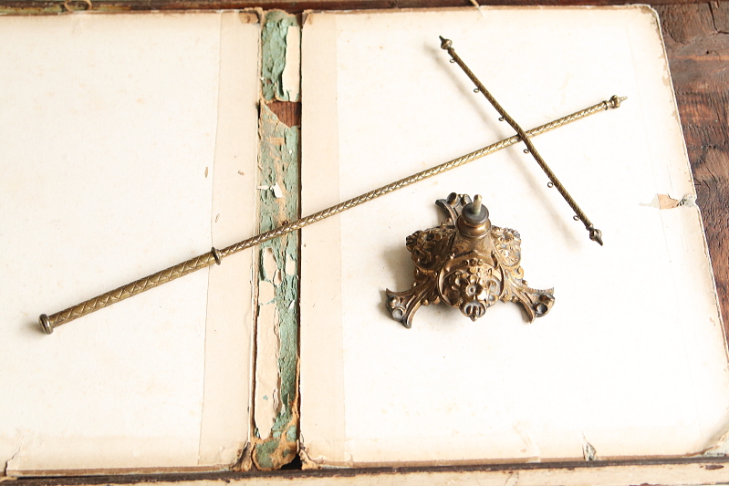 ブラスのフェイススクリーンスタンド　イギリス　ヴィクトリアン　アンティークストリュフ