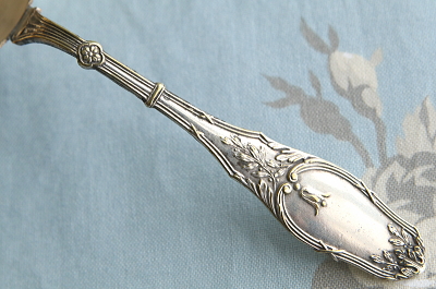 リボンレリーフのティーストレーナー　フランス　L.Gestin　アンティークストリュフ