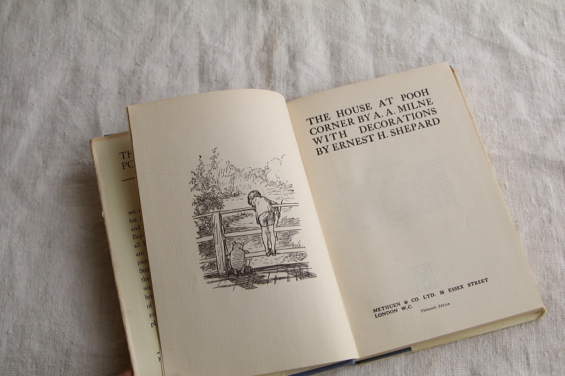 プー横丁にたった家 A.A.ミルン　くまのプーさん　THE HOUSE AT POOH CORNER　イギリス　アンティークストリュフ
