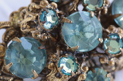 ブルーペーストブローチ　ブルージルコンガラス　チェコ　アンティークストリュフ