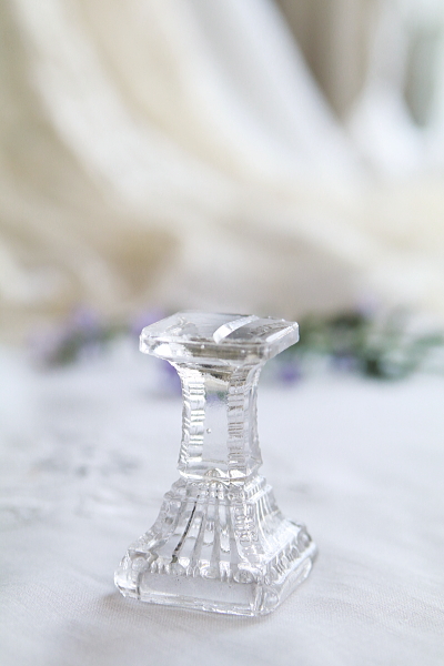 プレスガラスのアクセサリースタンド　フランス　アンティークストリュフ