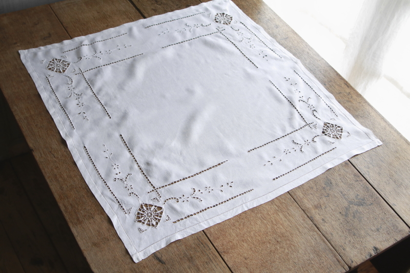 カットワークリネンスモールテーブルクロス　アンティークストリュフ