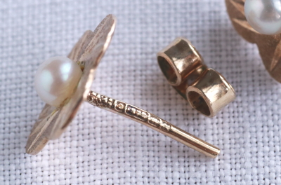 パールのフラワーピアス　イギリス　ヴィンテージジュエリー　アンティークストリュフ