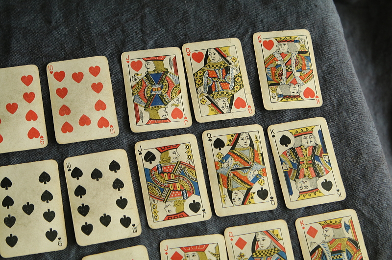 レザーケースのプレイングカード　トランプ　patience　イギリス　アンティークストリュフ