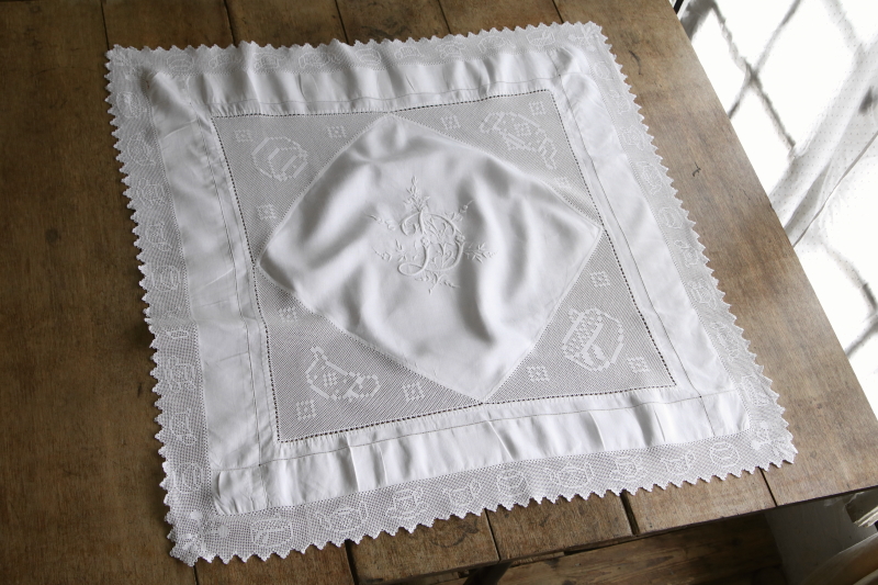 ティータイムパターン　イニシャルエンブロイダリー　リネンテーブルクロス　イギリス　アンティークストリュフ