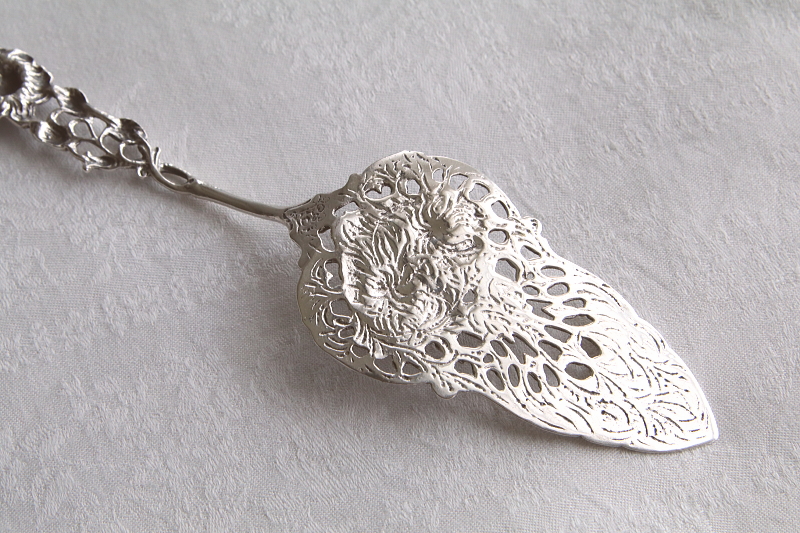 薔薇のシルバーケーキサーバー　ドイツ　アンティークストリュフ