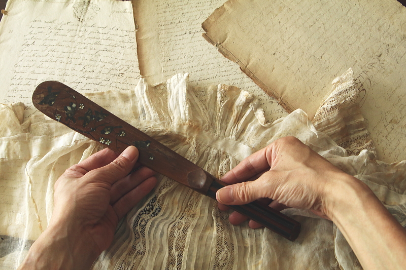 花鳥柄　オリーブウッドページターナー　ヴィクトリアン　イギリス　アンティークストリュフ