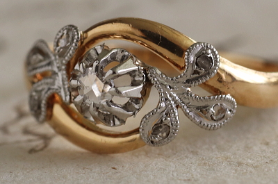 ローズカットダイヤモンドリーフ飾りリング　フランス　エンゲージリング　指輪　アンティークストリュフ