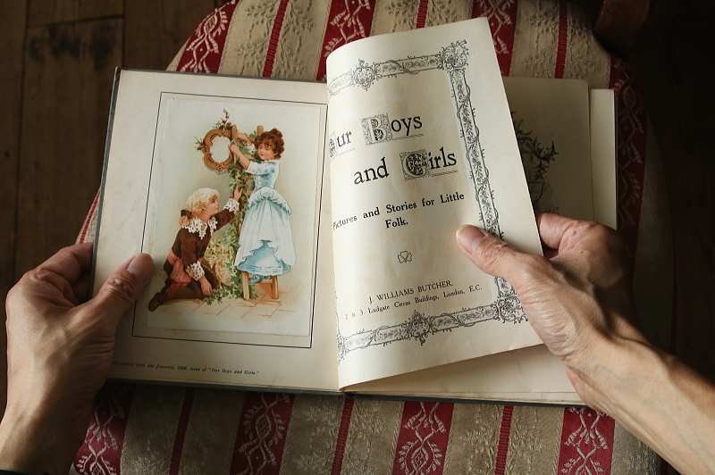 エドワーディアンの児童書　our boys and  girls　イギリス  アンティークストリュフ