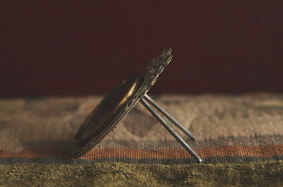 リボン飾りの小さなフォトスタンド　フランス　アンティークストリュフ