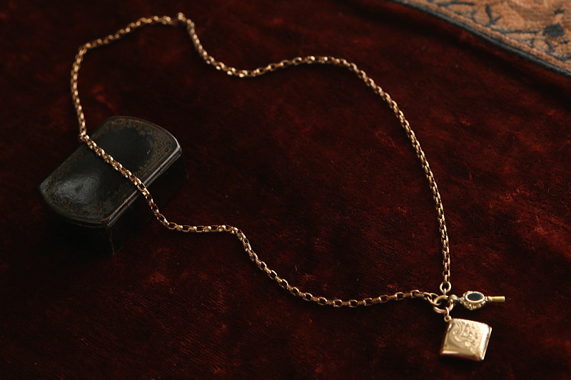 ゴールドトーンメタルチェーンネックレス　ヨーロッパ アンティークストリュフ