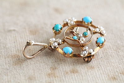 ターコイズ　パール　ツバメのペンダントブローチ　アンティークジュエリー　イギリス　アンティークストリュフ 20251210