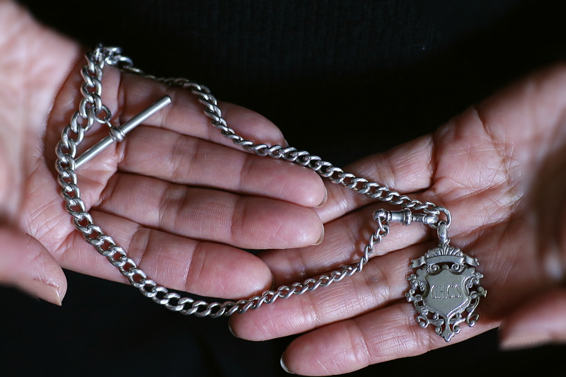 ヴィクトリアン　シルバーアルバートチェーン　イギリス　アンティークストリュフ 20251217