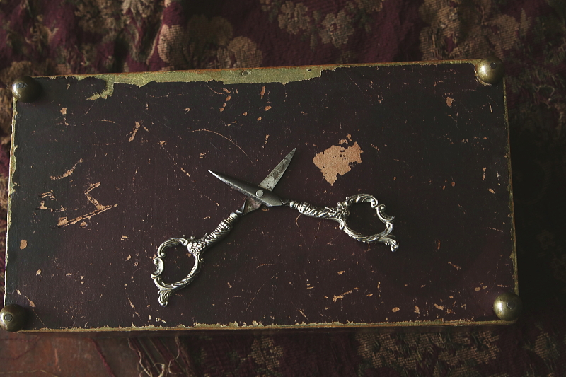 シルバーハンドルの手芸鋏　イギリス　ヴィクトリアン　アンティークストリュフ