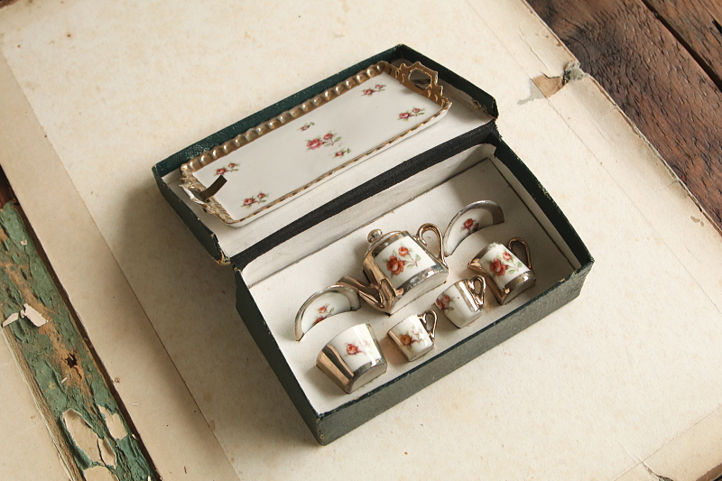 薔薇のミニチュアティーセット　ドイツ　アンティークストリュフ