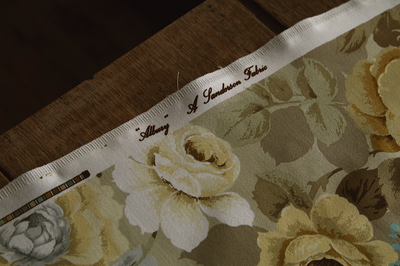 薔薇と勿忘草のヴィンテージプリントファブリック　sanderson イギリス　アンティークストリュフ
