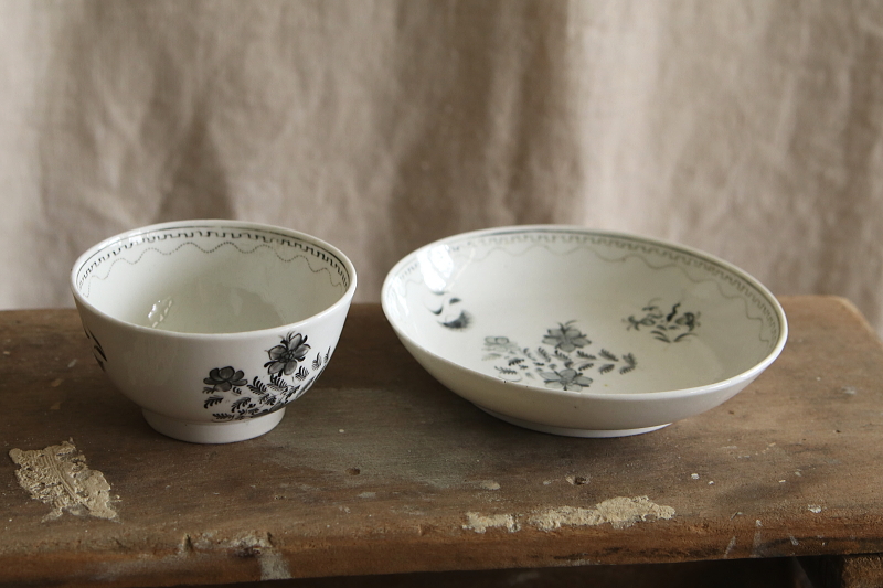 アーリーヴィクトリアン　ティーボウルソーサー　草花文　アンティークストリュフ