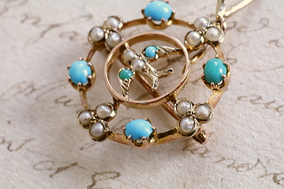 ターコイズ　パール　ツバメのペンダントブローチ　アンティークジュエリー　イギリス　アンティークストリュフ 20251210