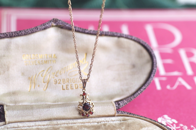 ヴィンテージガーネットペンダント　イギリス　アンティークストリュフ　 20251218