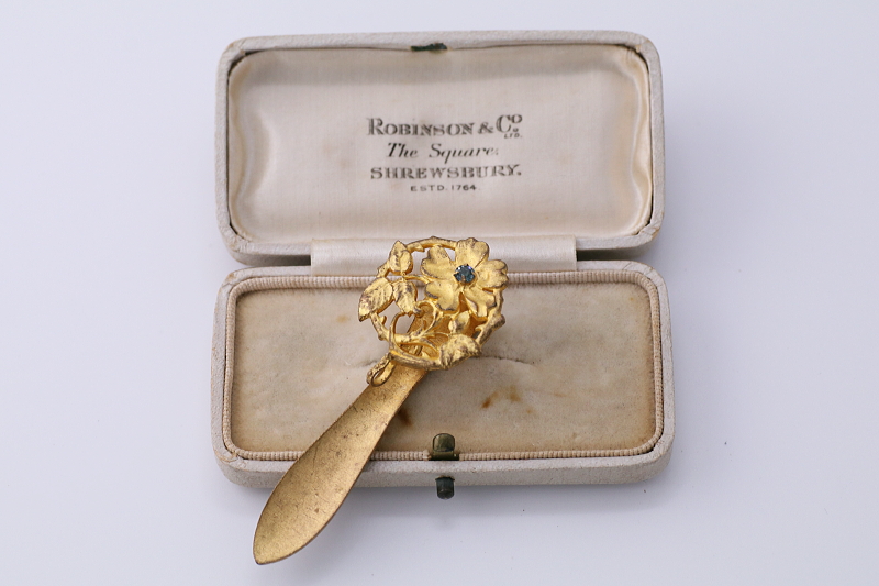 アールヌーボーの花シャトレーンフック　フランス　アンティークストリュフ