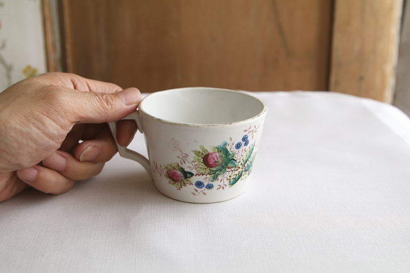 モスローズ模様のカップ St.Amand サンタマン　フランス アンティークストリュフ