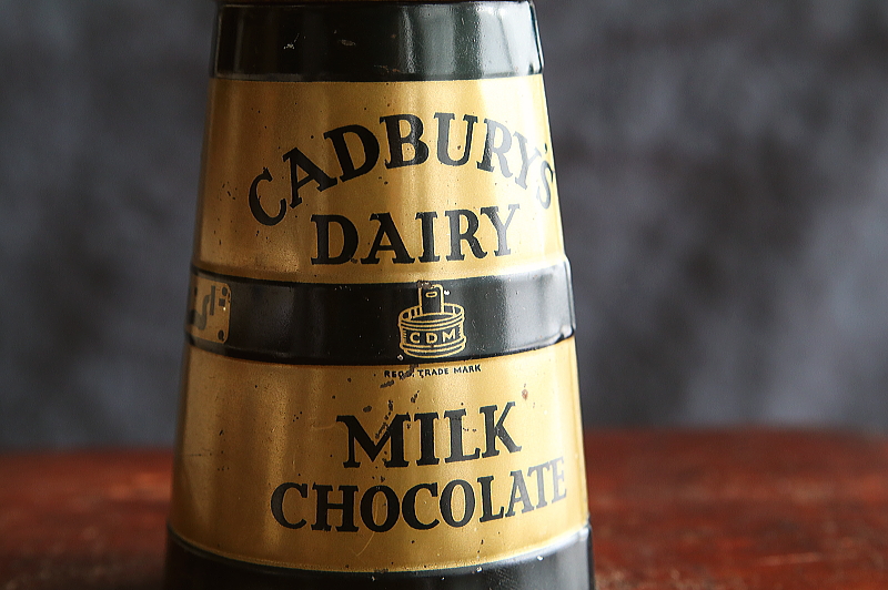 ミルクチャーン型　キャドバリーチョコレートティン　CADBURY　イギリス アンティークストリュフ