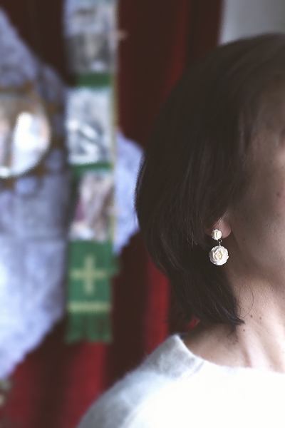 薔薇のアイボリービーズイヤリング　ヴィンテージジュエリー　アクセサリー　イギリス　　アンティークストリュフ 20251219