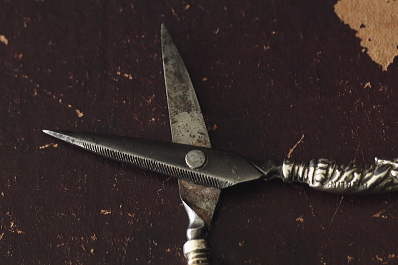 シルバーハンドルの手芸鋏　イギリス　ヴィクトリアン　アンティークストリュフ