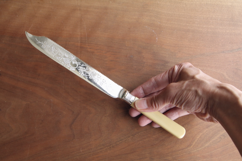 ホースシューのブレッドフォーク　フルーツ柄のケーキナイフ　イギリス　アンティークストリュフ