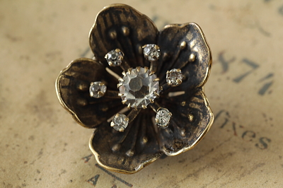 ペーストの花のブローチ　ヨーロッパ　アンティークストリュフ