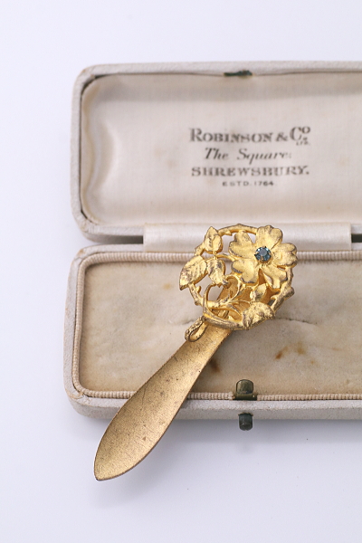 アールヌーボーの花シャトレーンフック　フランス　アンティークストリュフ