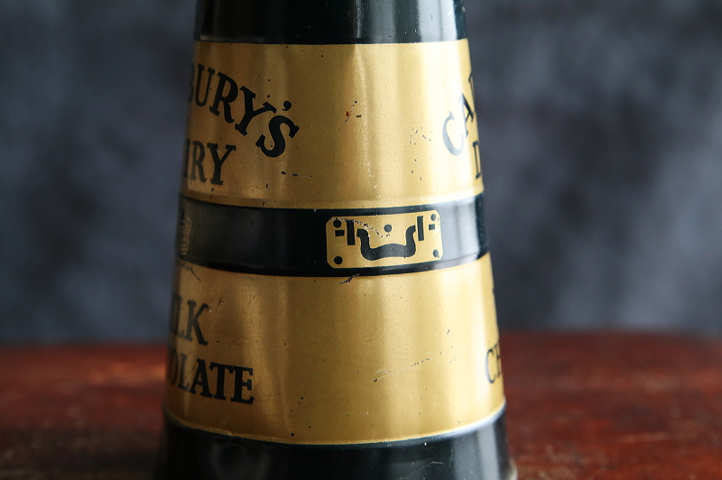 ミルクチャーン型　キャドバリーチョコレートティン　CADBURY　イギリス アンティークストリュフ